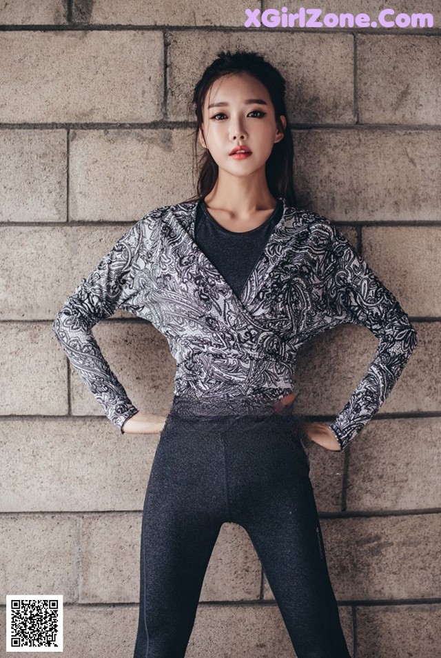 Beautiful Yoon Ae Ji poses glamor in gym fashion photos (56 photos) No.ffd39f